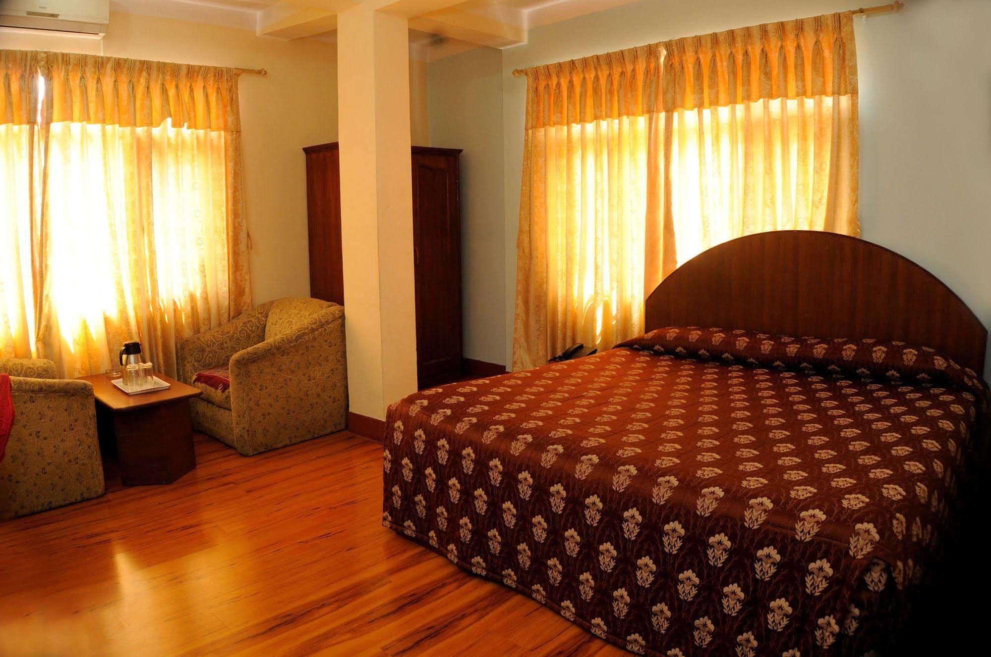Hotel Brihaspati Katmandu Zewnętrze zdjęcie
